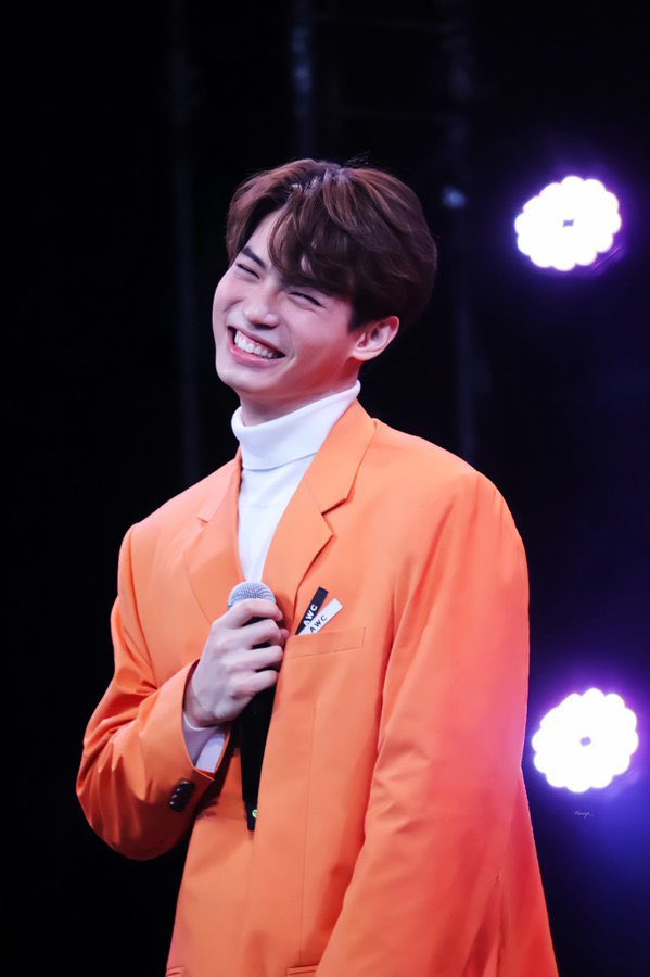 thewindaily's tweet image. I love win because he has good heart. He cares too much about people around him, he does everything he can to help people in need, he loves his family dearly, he makes his fans feel special and happy. I’m so happy to know someone like him 💚

#winmetawin @winmetawin