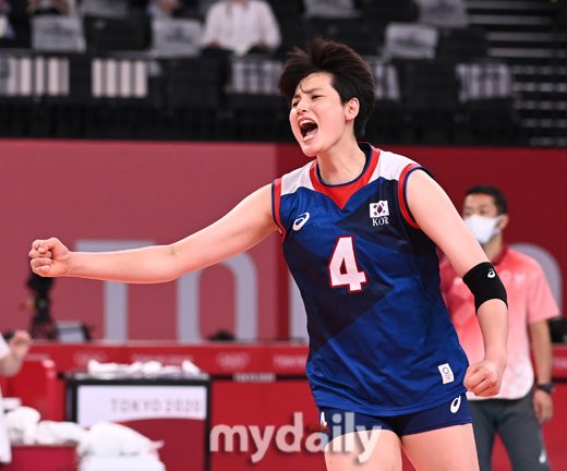 HJKcheer4's tweet photo. 대한민국 여자배구 최고 아포짓 스파이커
김희진💙 무릎 부상 있었는데도 꾹 참고 마지막 경기까지 버텨줘서 고마워💙 희진 덕분에 너무너무 행복했어😍 재활 잘 하고 푹 쉬고 우리 다시 건강히 오래 행복배구하자!!!! 김희진 선수 최고❤🇰🇷💙🍀🥟 https://t.co/gVmqmGwcfI