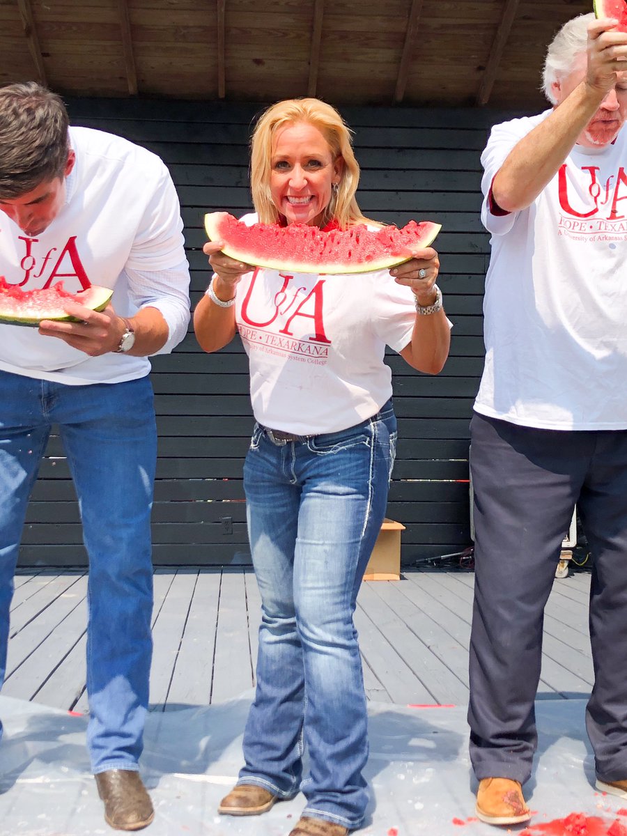 LeslieRutledge's tweet photo. Fun morning in Hope for the Watermelon Festival—a great Arkansas tradition! #MakeArkansasFirst https://t.co/sDirJ5kDS1
