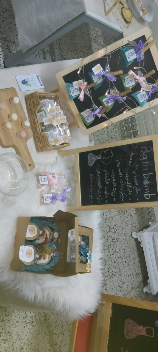chemistry_31's tweet photo. إبداع الكيميائيات مودة وسارة في صناعة Bath Bomb الفقاعات الفوارة ذات رائحة عطرية وملمس لطيف للبشرة واعطاء الشعور بالراحة والأسترخاء#متجر_أرج #الثانوية_السادسة_بتبوك https://t.co/874kSj0icq