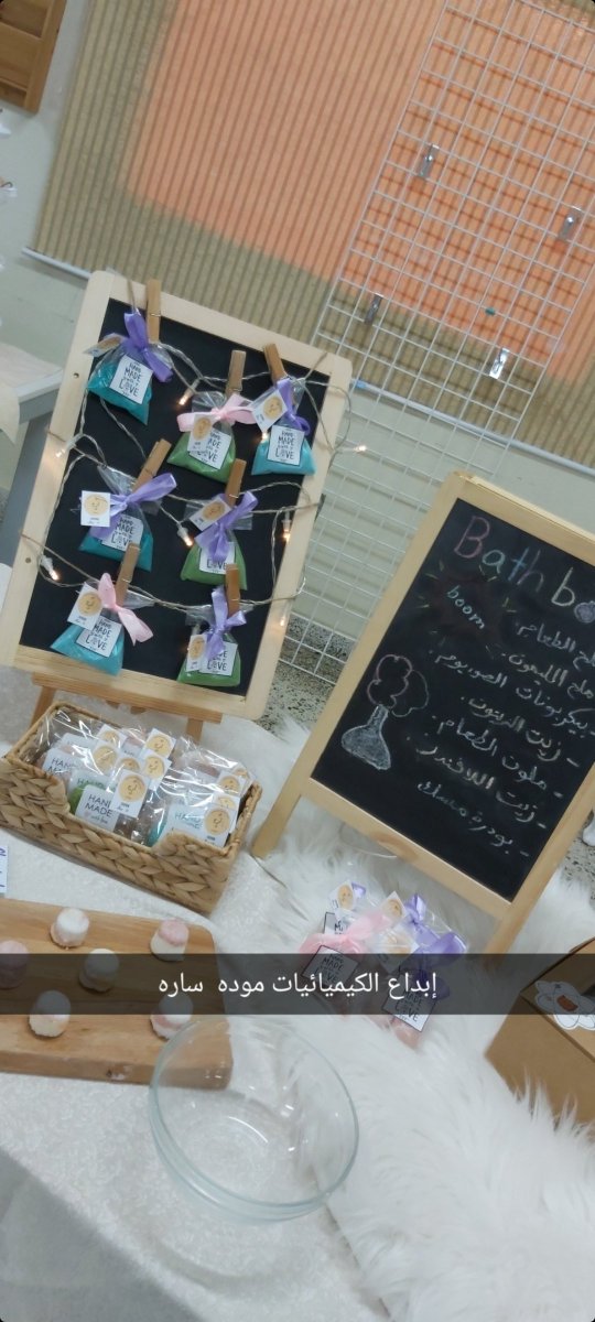chemistry_31's tweet photo. إبداع الكيميائيات مودة وسارة في صناعة Bath Bomb الفقاعات الفوارة ذات رائحة عطرية وملمس لطيف للبشرة واعطاء الشعور بالراحة والأسترخاء#متجر_أرج #الثانوية_السادسة_بتبوك https://t.co/874kSj0icq
