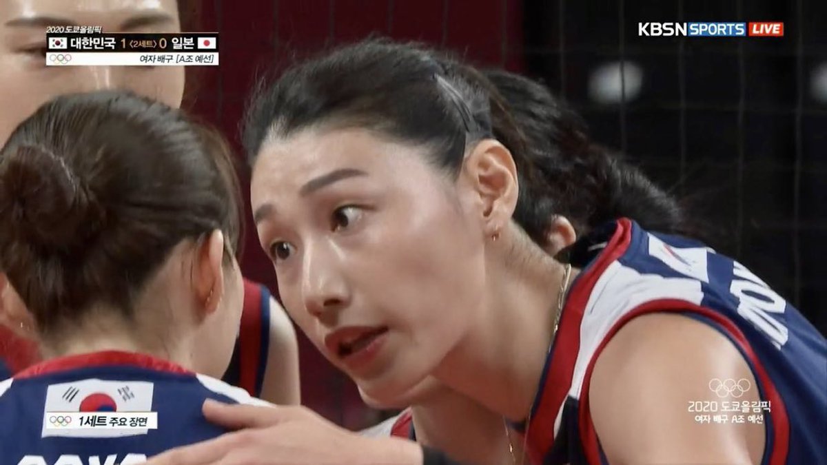 ✔️남자 프로배구 샐러리캡: 31억. 매년 36억, 41억5000만원 상승.
✔️여자 프로배구 샐러리캡: 23억. 2023년까지 동결. 
#한국여자배구_샐러리캡_상향조정하라
 🏐2022~2023시즌 성별 샐러리캡 차이 18억5000만원