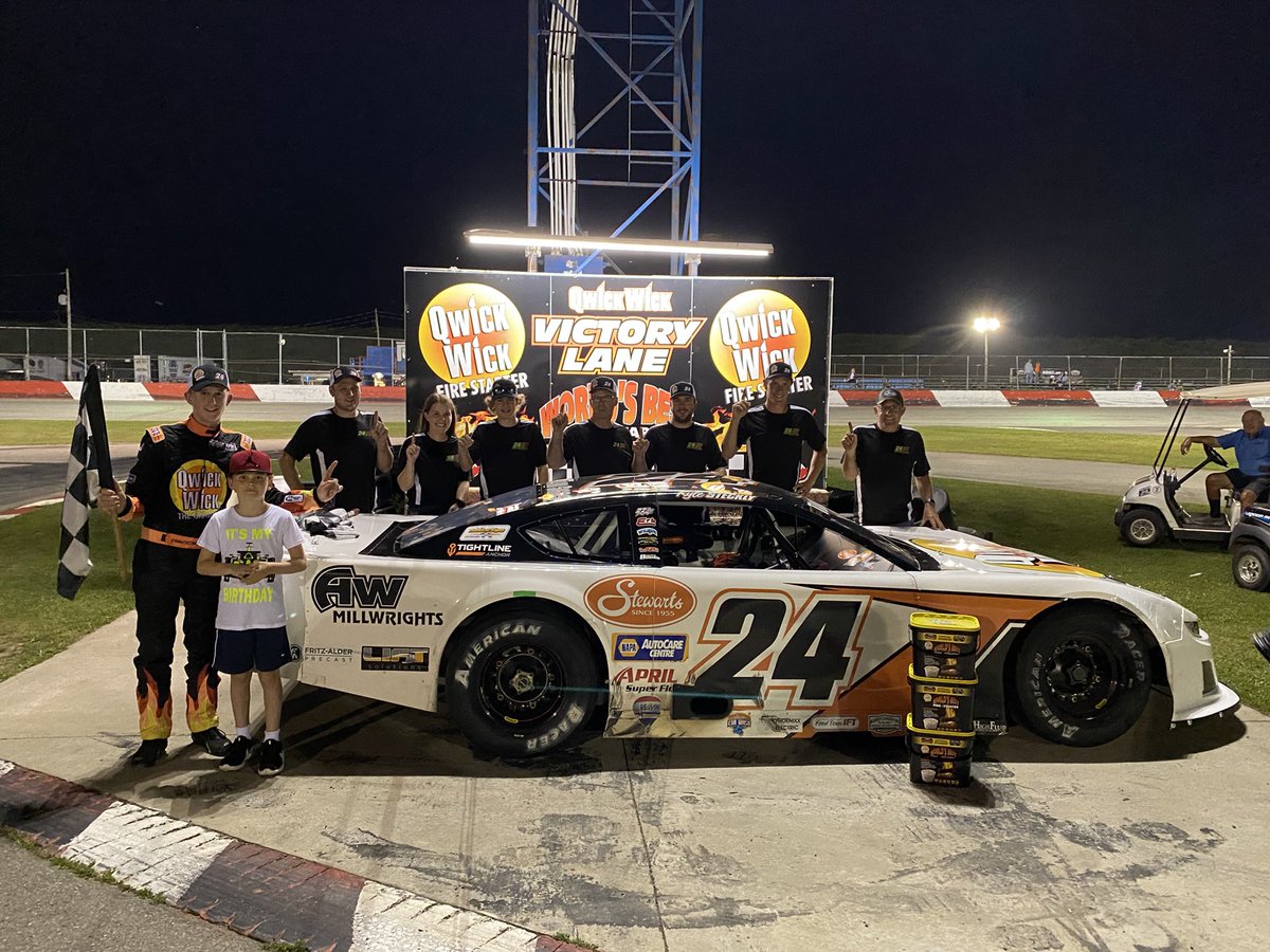 #teamworkmakesthedreamwork! <a href="/KyleSteckly/">Kyle Steckly</a> leads flag to flag for 100 laps for the win at <a href="/FlamboroSpdwy/">Flamboro Speedway</a>! 🏁🏆☝️