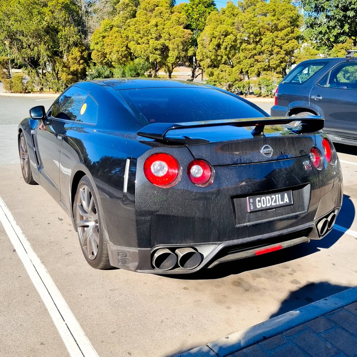 Tyronjarman's tweet photo. Fast cars and pies, what a combo 👊
.
.
.
#Nissan #gtr #r35 #godzilla #yatalapies https://t.co/RUQjFO849L