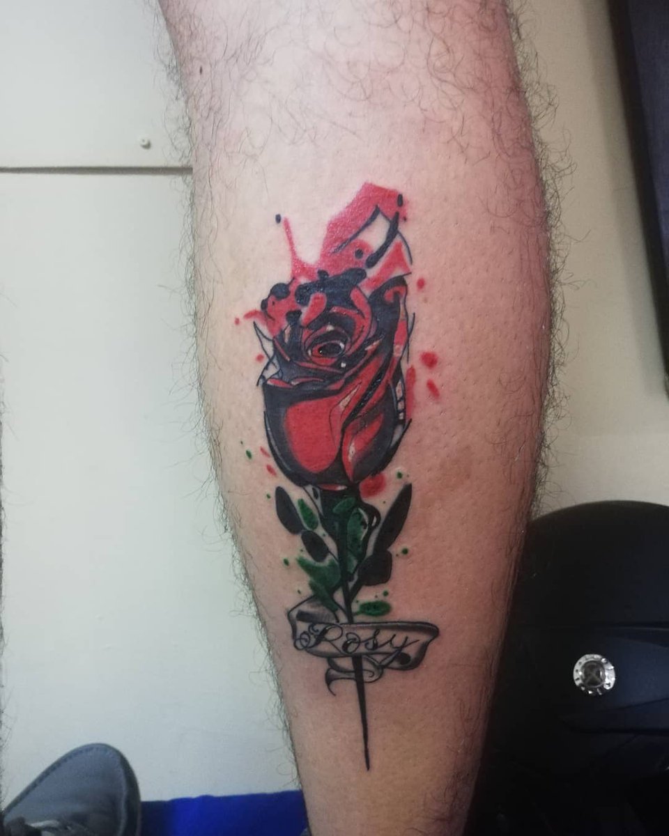 VHalliwel's tweet photo. 2 tatuajes más para mí colección 😎😎😎 ya son 8 tatuajes... #mispapas #mispilares... Nadie entiende que ese dolor infligido a veces es terapéutico como expiar una culpa o un dolor o una pugna interna... https://t.co/KqNpA4qy8b
