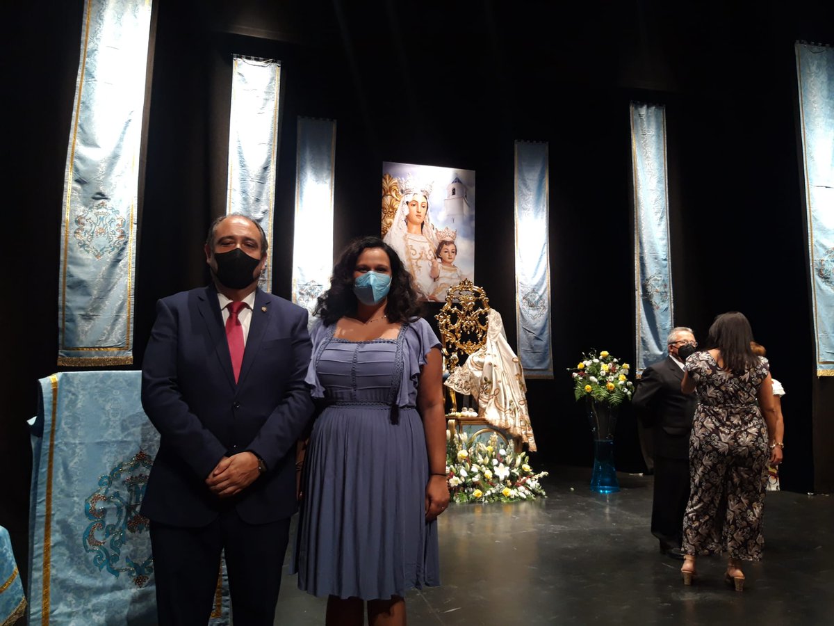 HdadEstrella's tweet photo. En la noche de hoy hemos acompañado a N.H.Dña. Rocío Moltó (@Rociomolto), que ha pregonado a la Virgen de Gracia .

Nuestras felicitaciones por tan brillante exaltación a la Patrona de nuestro querido pueblo de Alhaurín el Grande.

@VirgenGraciaAlh

#CofradíasMLG https://t.co/2Cmif97han
