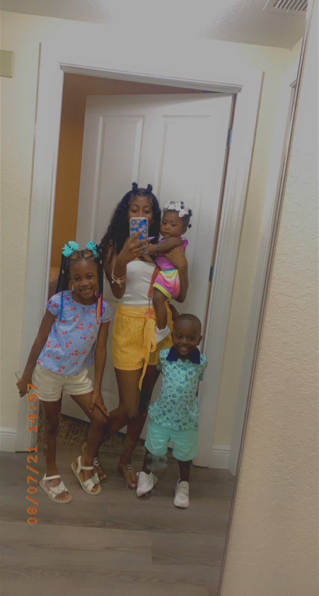 annabreeee's tweet photo. Just a momma and her Cubs👩‍👧‍👦👩‍👧🥰💛🤞🏽 https://t.co/KxBmtCvbJo
