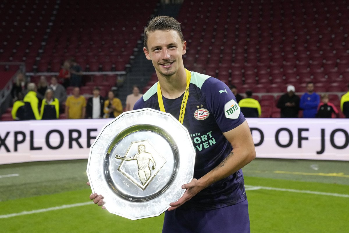 OlivierBoscagli's tweet photo. WINNER π #JohanCruijffSchaal
Proud of my team. π΄βͺοΈ
The best Way to start the Season ! π₯
.
#AJAPSV #OB28 @PSV https://t.co/2EfcinsHPV