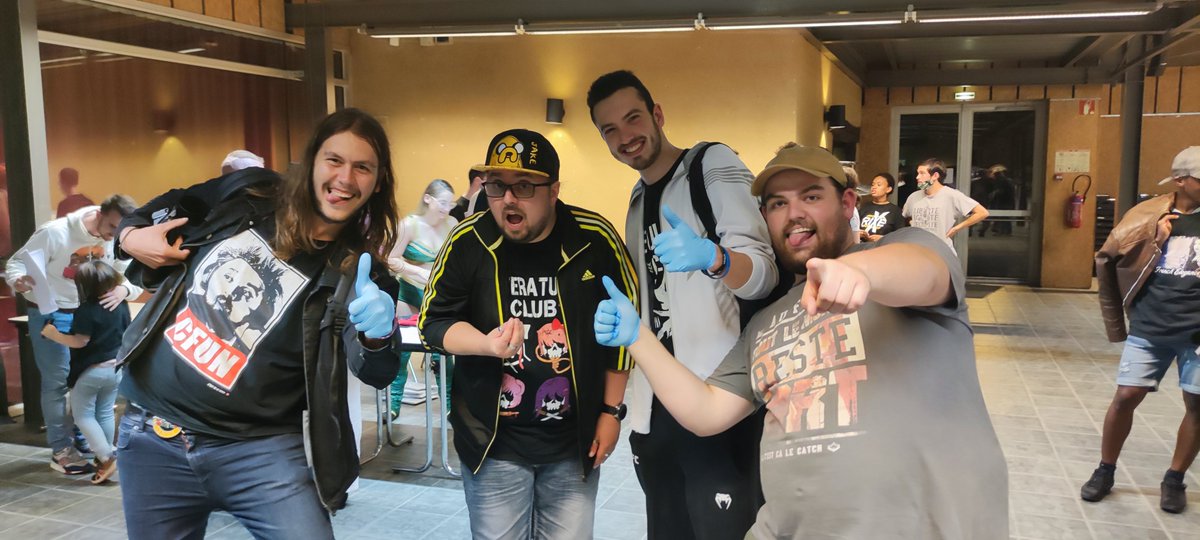 Baptnialla's tweet photo. On l'a dit, on l'a fait !!!
On met des pouces bleus à @Sturricane en direct à la @rixecatch 
@romubzhdu22 @DylanRouvrais https://t.co/6GmR2lBBbg