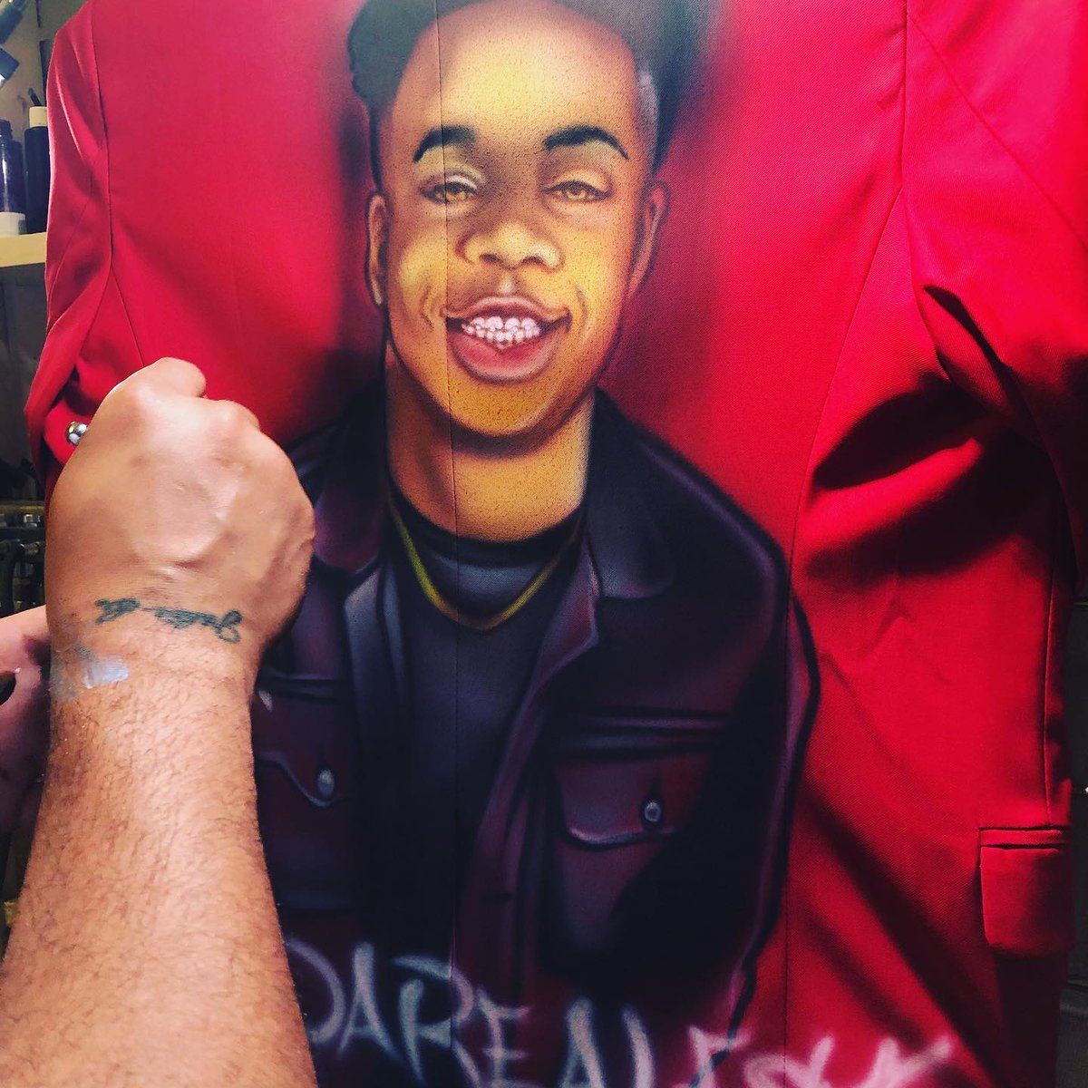 Rudeboyzartwork's tweet image. WE paint in our style but we hope that you love it and add it to your #collectionofart. What can we paint for you? #paintinprogress #airbrushartist #airbrushgrafis #airbrushartwork #vintagestreetfashion #freshstreetfits