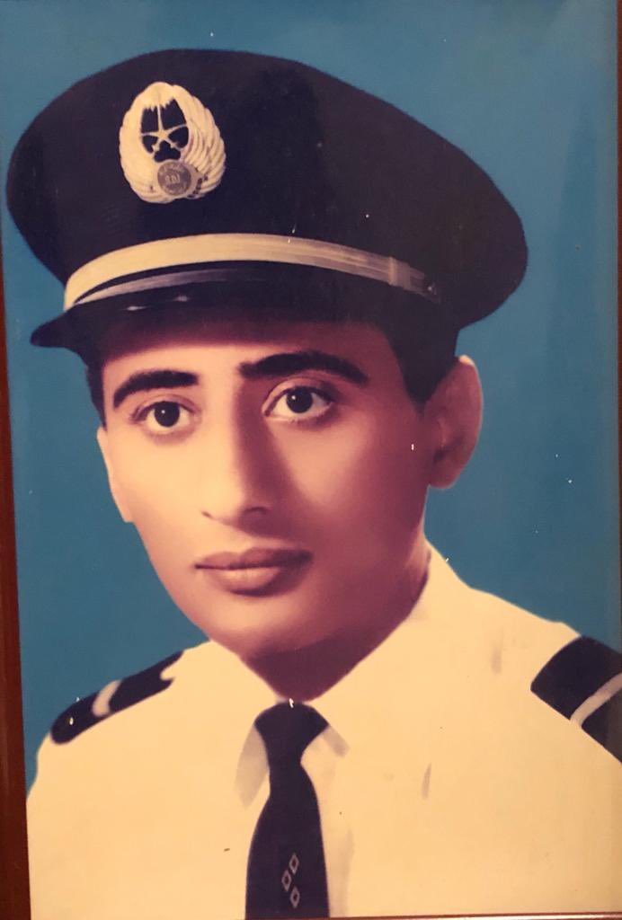 malnemi4's tweet photo. @zubda8816 شكرا لك ابانضال وادام الله لكم الصحة والعافية والشكر موصول للعزيز الغالي ابو وائل فمنكم تعلمنا معنى الصداقة والوفاء 
رحم الله والدنا الغالي واسكنة فسيح الجنان ورحم اموات المسلمين جميعا 
هذة صورة للوالد في بدايات التحاقة بالخطوط السعودية https://t.co/0Je0YTHmAr