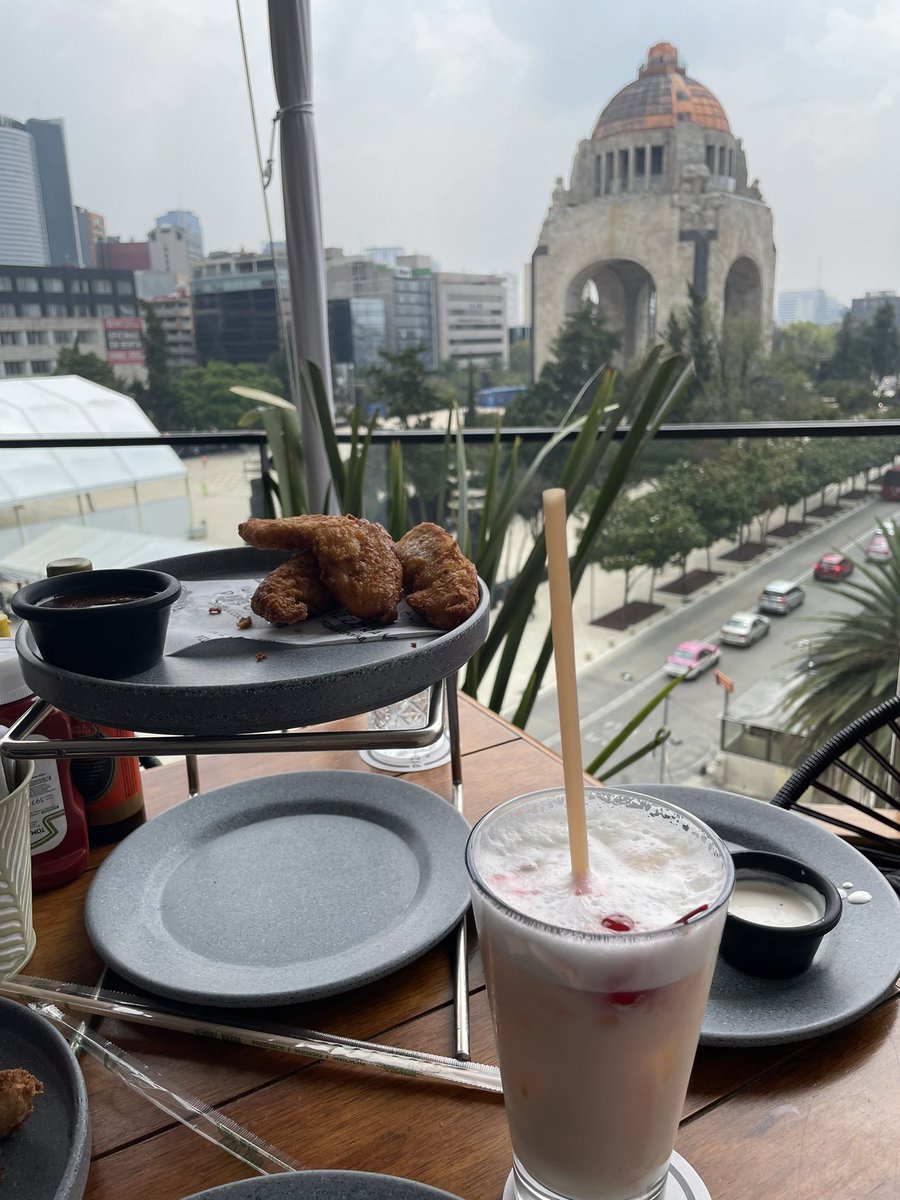 karene29's tweet photo. Una rica comida con esta maravillosa vista en #CDMX!!!! Gustan? 😊😉 https://t.co/Lcn9LS9ony