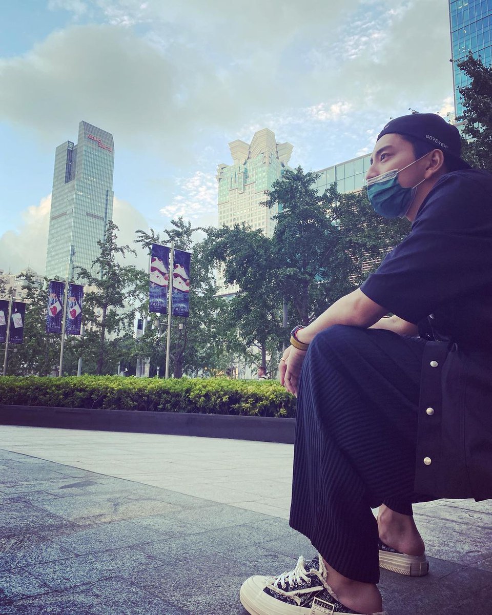 DarrenWangDaily's tweet photo. Man in the city https://t.co/sg3De9S5vq