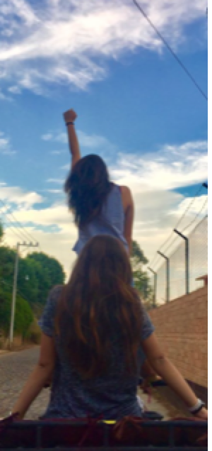a2wn's tweet photo. Hoy una gran enseñanza de una de mis personas favoritas, persiguiendo su sueño, sin dudar, con valentía, en su mente no existe el no puedo.Hoy tus recompensas son el fruto de todos tus esfuerzos, celebra tus triunfos... Exito en Qatar hija, apenas hoy te fuiste y ya te extraño! https://t.co/H2MVHkTQxi