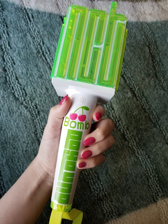 npomvtt's tweet photo. TOP 25 LIGHTSTICKS MAIS LINDOS | #TopLightstickNP 

30 2NE1 293
31 CIX 282
32 NCT 265
33 Sunmi 263 https://t.co/AXGHOh8ObY