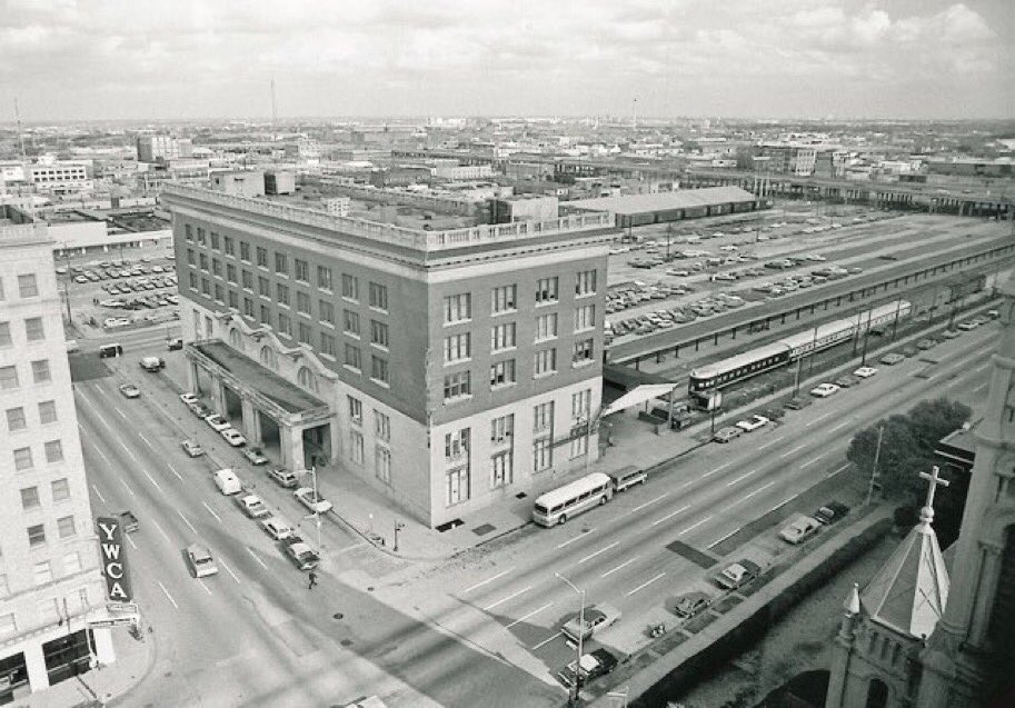 MLBcathedrals's tweet photo. Union Station in Houston, then and now. #Astros https://t.co/XfkSZaPELG