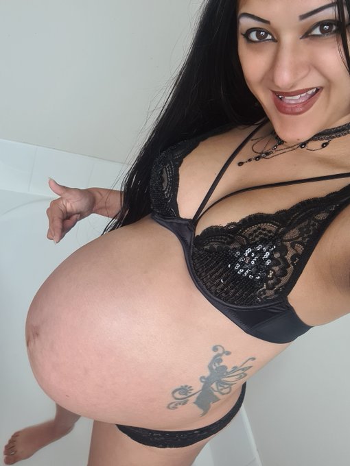 38 WEEKS PREGNANT!! &amp;&amp; Ready to pop any day 🥵  Look how round and swollen I am @LovelyPregnancy https://t<a href="/tag/pregnant"class="tags"><span>#pregnant</span></a><a href="/tag/milf"class="tags"><span>#milf</span></a><a href="/tag/6monthspregnant"class="tags"><span>#6monthspregnant</span></a><a href="/tag/pregnancyfetish"class="tags"><span>#pregnancyfetish</span></a>