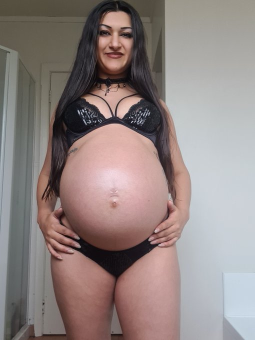 38 WEEKS PREGNANT!! &amp;&amp; Ready to pop any day 🥵  Look how round and swollen I am @LovelyPregnancy https://t<a href="/tag/pregnant"class="tags"><span>#pregnant</span></a><a href="/tag/milf"class="tags"><span>#milf</span></a><a href="/tag/6monthspregnant"class="tags"><span>#6monthspregnant</span></a><a href="/tag/pregnancyfetish"class="tags"><span>#pregnancyfetish</span></a>
