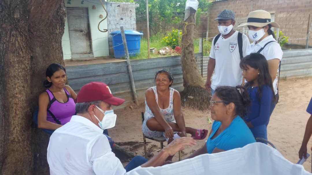 LuisSilva2022's tweet photo. AMOR CON AMOR SE PAGA

Hoy #7Agosto
en Nueva Guayana
zona antes considerada “chavista”, nos acompañaron más de 200 vecinos que apoyan al candidato de la #Unidad

“Luis Silva siempre ha estado con nosotros por eso lo apoyamos”
Eso nos dijo Justa Marcano😍

Gracias #CiudadBolívar https://t.co/aZbFdr6Ta6