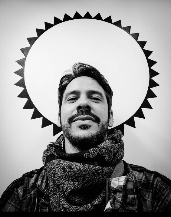 FaCAlmeriando's tweet photo. "Uma coroa de Rei..."
#Almerio #QueriaTerPraTeDar #Spotify https://t.co/6RvgEUwmG2