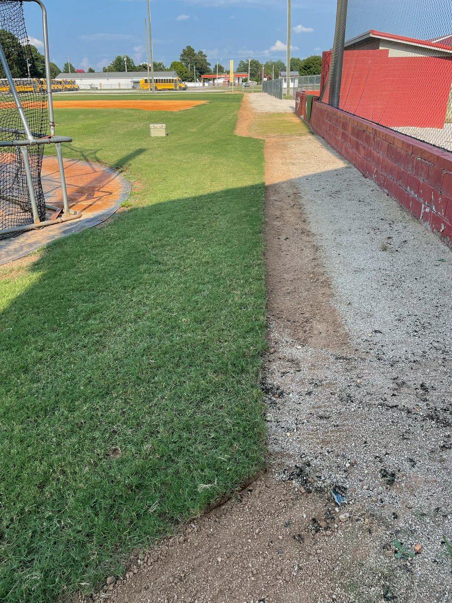 eastlimestoneb's tweet photo. Beautiful day to work on the field! #EastBaseball https://t.co/VEkhwVTqjf