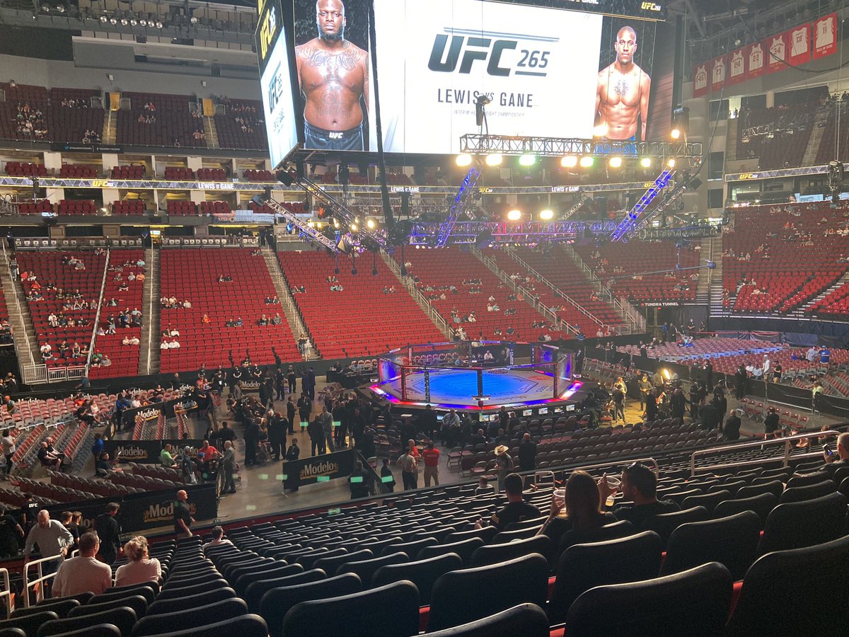 cleforlife1990's tweet photo. Huge thank you to @DraftKings @Nanopetersk @mallory_jaye for the incredible seats to UFC 256. Top class all the way https://t.co/QjiWiQCCvX