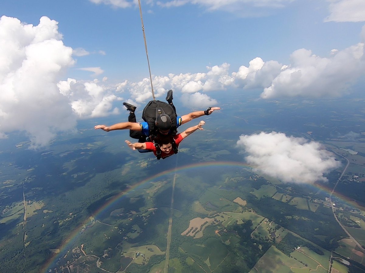 J_K_Donovan's tweet photo. I was somewhere over the rainbow today… with my parachute and camera. #ChuteMe #CameraFlyer #SkydiveLife https://t.co/KqWAjITn5q