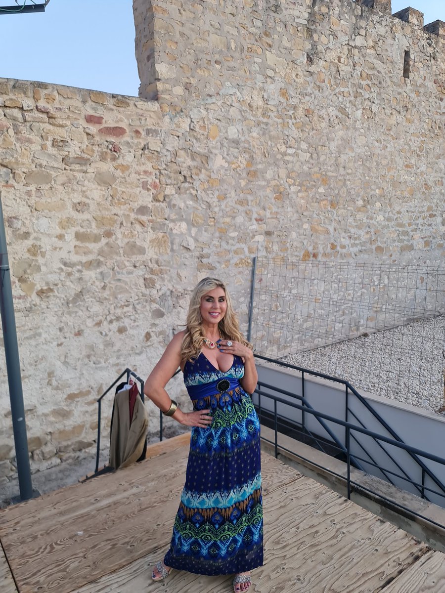 malenagracia's tweet photo. En el #castillodelopera https://t.co/pU7w0csx0o