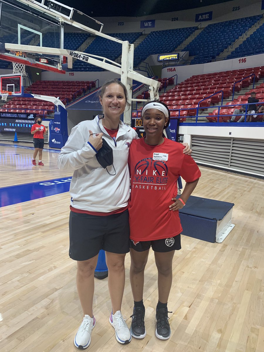 12_PDizzle's tweet photo. I had an amazing time at coach Brooke Stoehr Elite Basketball Camp today @LATechwbb!! I am so grateful for invite to experience how college basketball practices go!I look forward to using what I learned and competing at an elite level. @BrookeStoehr @TCTigersGBB https://t.co/pcSrJTKI3w