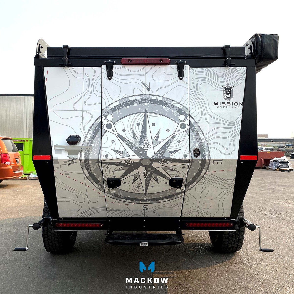 MackowInds's tweet image. Here's a closer look at one of the 4 campers that were sent out to Montana this week, such a clean wrap on this one!

#business #design #engineer #Team #campervan #camperlife #trailer #trailerlife #camping #offroad #offroading #overlanding #adventuretravel  #outdoors #adventure