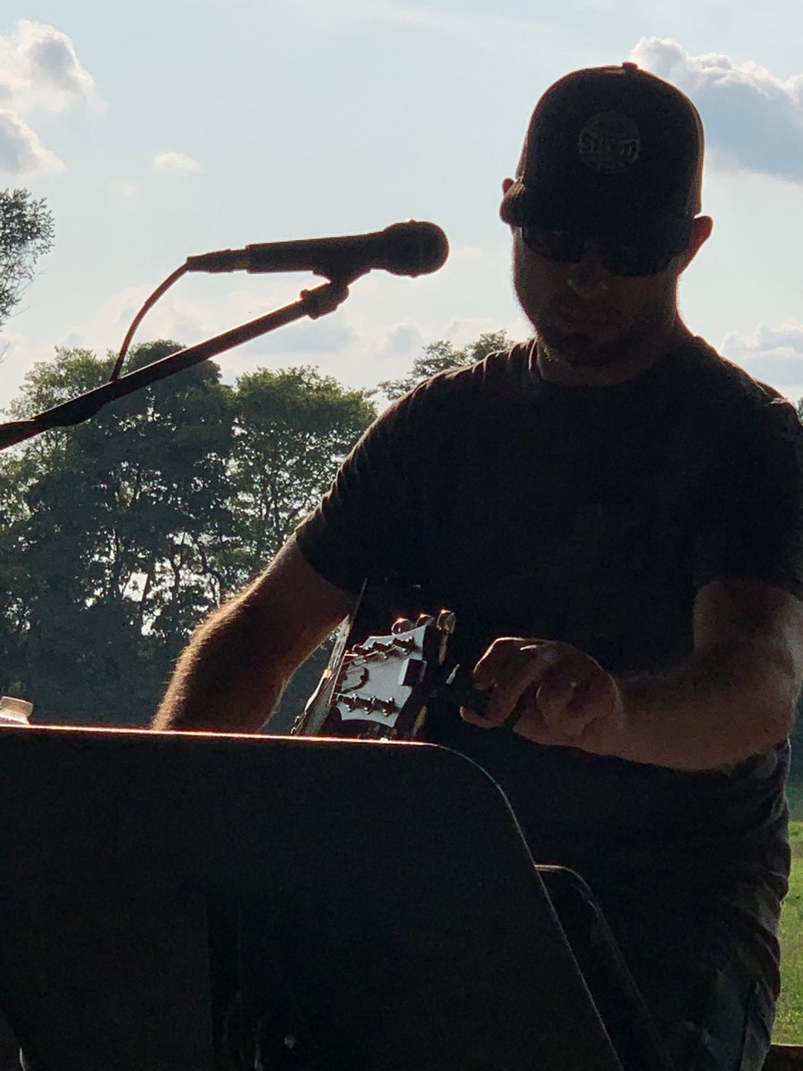 Quicksie983's tweet photo. Van Winkle providing entertainment for this years Dirty Dog Bash https://t.co/oSHSzEUAgw
