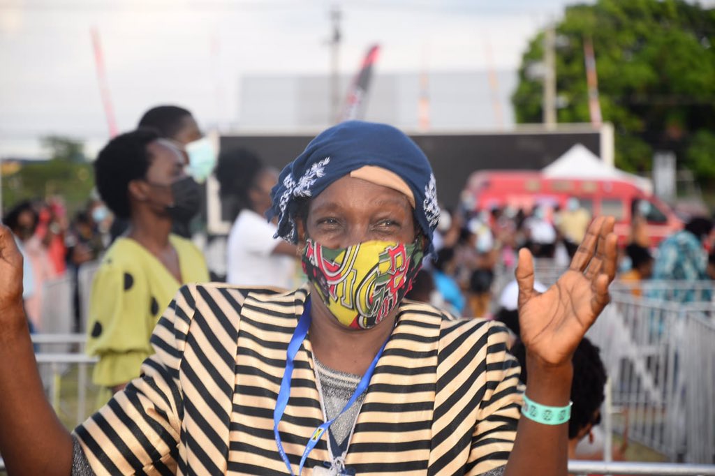 658fest's tweet photo. @rondellpositive just hit the stage and it was nothing short of amazing! Swipe to see the crowd’s reaction to his performance.  See more in our Instagram stories. 

#658fest #GospelConcert #GospelMusic #Jamaica https://t.co/Qxh0NBGrdP