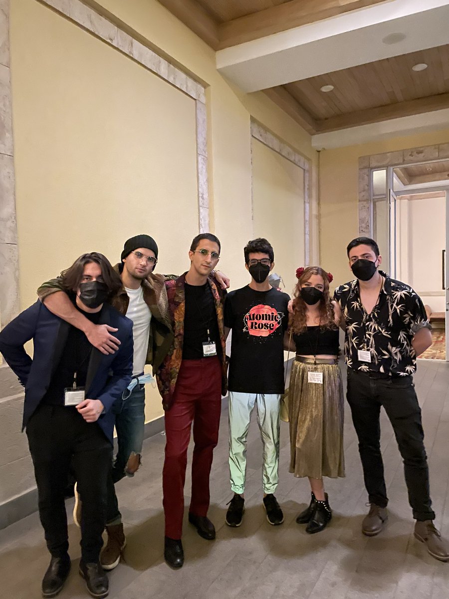 carlomz00's tweet photo. I know it’s not Thursday, but I just want to remember the best day of my entire life 🥺🥰✨
Me going to the concert of this amazing people @_AtomicRose #atomicrose https://t.co/pC8niDWNfg
