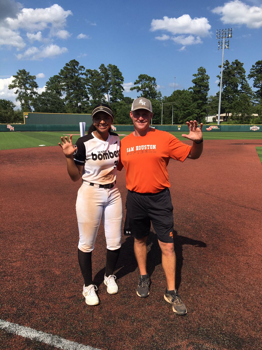 Baleighsalone34's tweet photo. Had a great time @BearkatsSB camp!  Thank you for sharing your knowledge with us! @CoachValis @TessSoefje @STXGoldARod @bombersfs @ImpactRetweets @BBOS_Nation @SAProfileCard @MRamsSoftball https://t.co/blEadrZACV