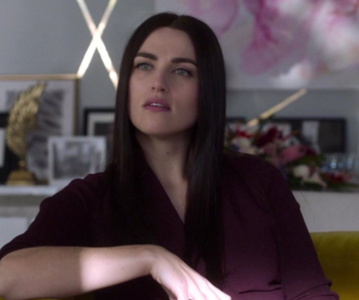 filhadsupercorp's tweet photo. "Lena Luthor could run me over and i would say thank you" https://t.co/2bAXGMQbl4