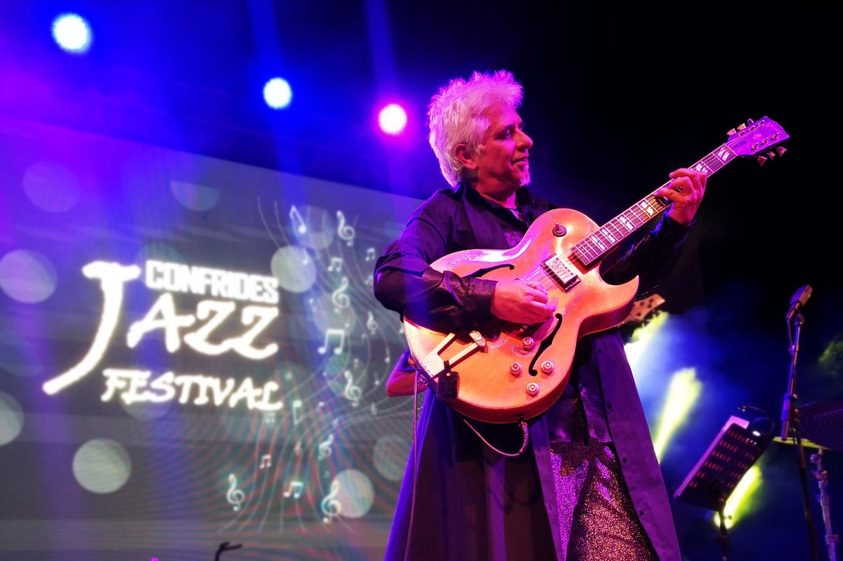 JazzConfrides's tweet photo. Esta noche hemos vivido la potencia del directo de @XimoTebar en #ConfridesJazzFestival con todas las ENTRADAS AGOTADAS 🎶✨

@confrideslabdet @dipuAlicante
@entradas

#XimoTebar #XimoTebarBand #CulturaSegura #Jazz #JazzConfrides #Confrides #VisitConfridesLAbdet https://t.co/IwqO288NlI