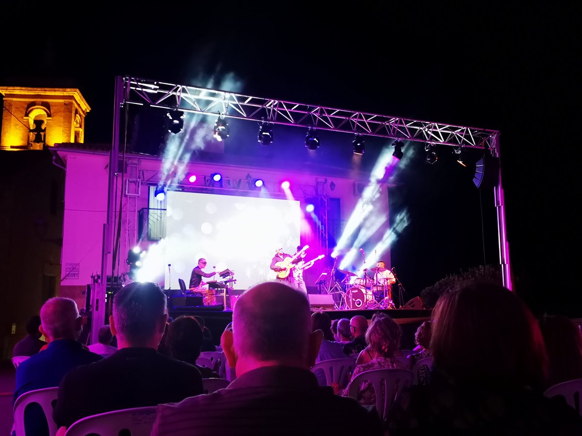 JazzConfrides's tweet photo. Esta noche hemos vivido la potencia del directo de @XimoTebar en #ConfridesJazzFestival con todas las ENTRADAS AGOTADAS 🎶✨

@confrideslabdet @dipuAlicante
@entradas

#XimoTebar #XimoTebarBand #CulturaSegura #Jazz #JazzConfrides #Confrides #VisitConfridesLAbdet https://t.co/IwqO288NlI