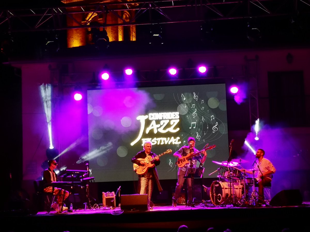 JazzConfrides's tweet photo. Esta noche hemos vivido la potencia del directo de @XimoTebar en #ConfridesJazzFestival con todas las ENTRADAS AGOTADAS 🎶✨

@confrideslabdet @dipuAlicante
@entradas

#XimoTebar #XimoTebarBand #CulturaSegura #Jazz #JazzConfrides #Confrides #VisitConfridesLAbdet https://t.co/IwqO288NlI