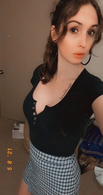 Watch Hannah Lanser🎀✨'s leaked NSFW photo on TwXstars