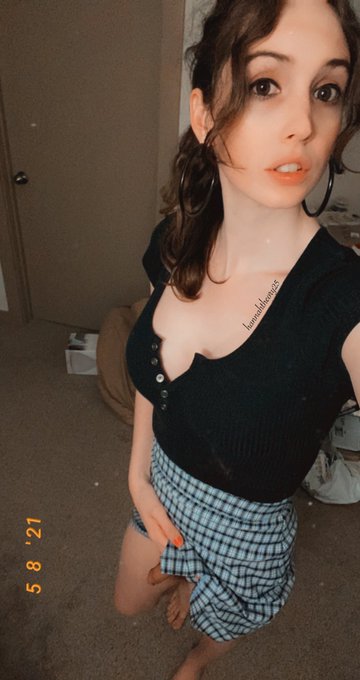 Watch Hannah Lanser🎀✨'s leaked NSFW photo on TwXstars