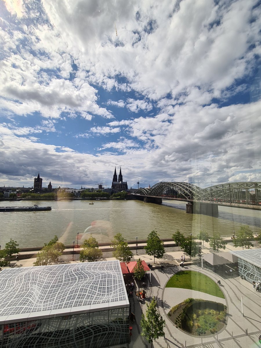 BieneStern's tweet image. Spending the weekend in Cologne. Staying at the HYATT hotel feels like staying at the 2nd home.🤍 
#RoomWithView