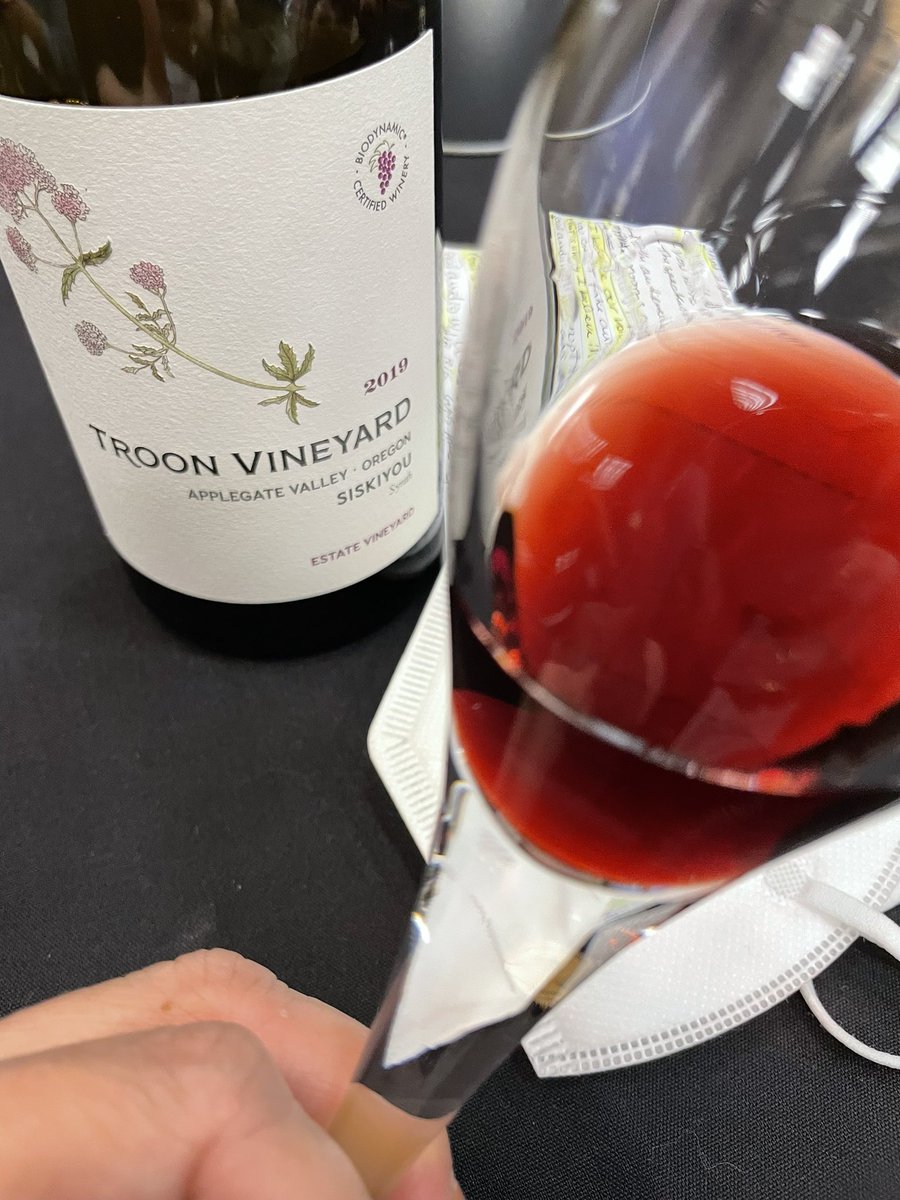 #Troon Vineyard, 2019 Syskiyou- Syrah, from Apllegate Valley -OR
Lovely and fresh red with beautiful red fruity taste. Great summer red #wine #Biodynamic #syrah #winetalk #wmc2021 #wmc21
#willamettevalley 
#willamettewineries #willamette #oregonwine