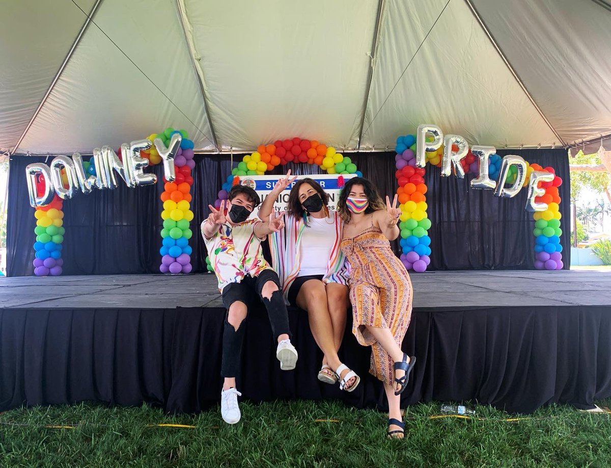 DowneyVikes's tweet photo. Our Vikes spent their Saturday spreading love &amp; Vike Vibes at the first ever #DowneyPride 🏳️‍🌈 Family Picnic  🌮 hosted by the @CityofDowney! ✌🏼✌🏼❤️💛🌈✨#vikevibe https://t.co/VytEezBKuN