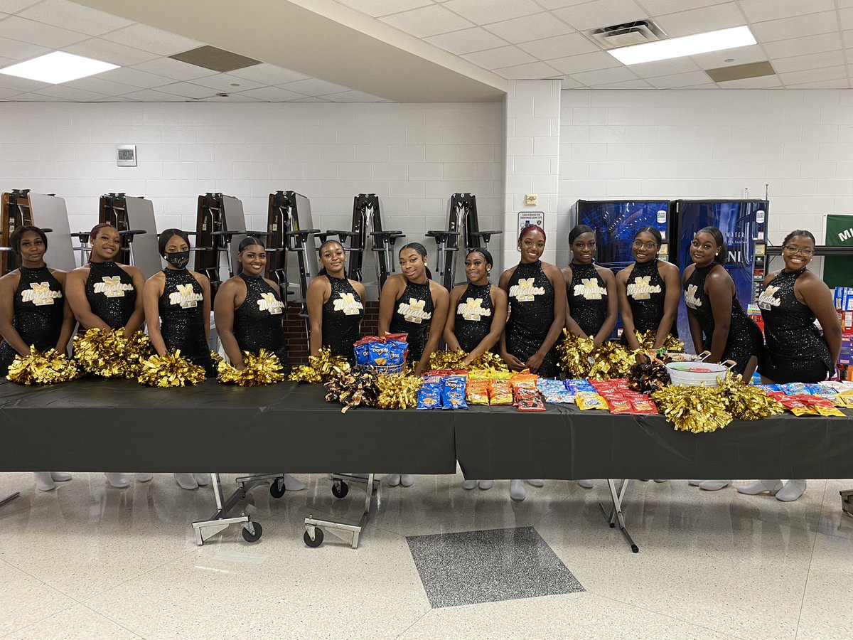 Buffs_ECHS's tweet photo. Shout Out &amp; Thanks to our @MarshallMystics for an awesome Welcome Back treat! Enjoy your last weekend of summer - we can’t wait to welcome all of y’all back Wednesday!! #BuffPride https://t.co/E7QZvEbrDq