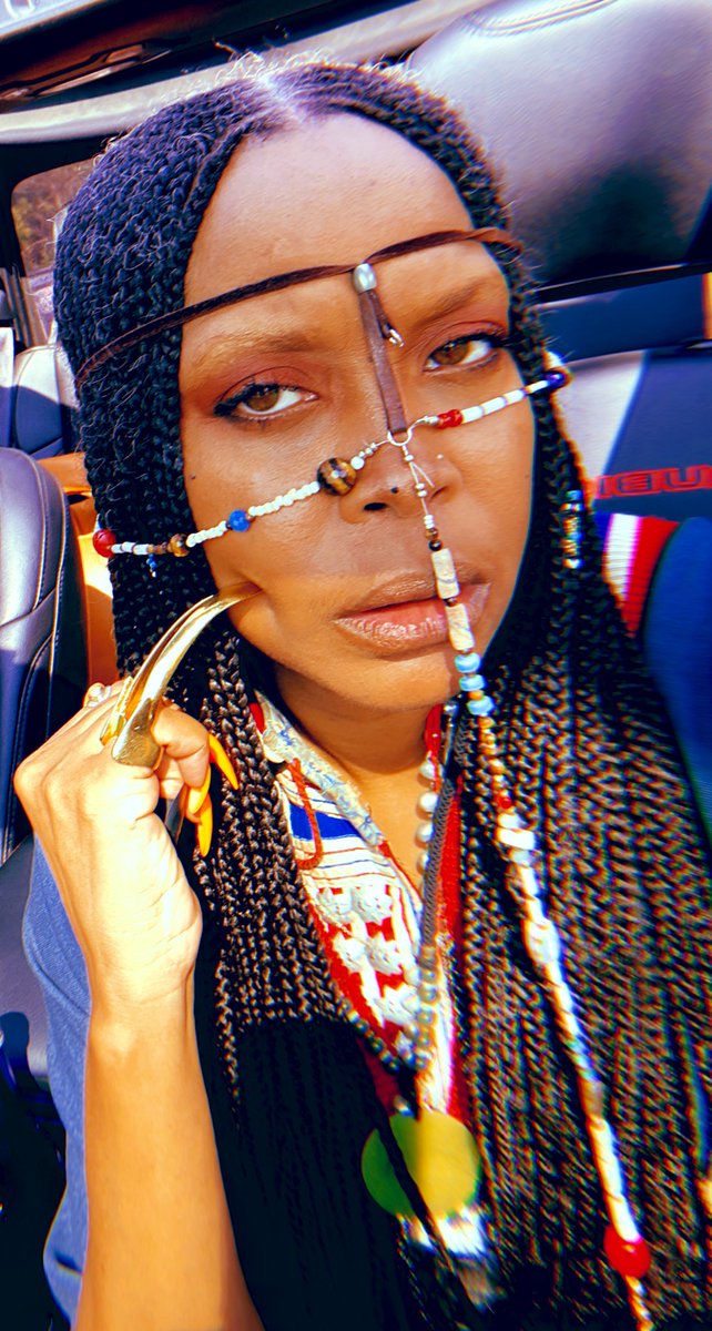 fatbellybella's tweet image. The Black Woman