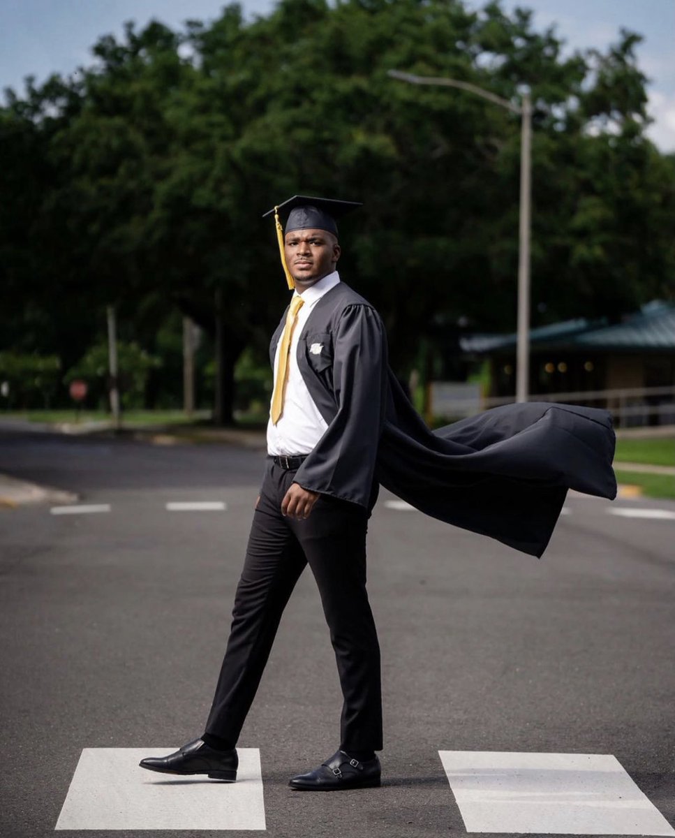 subrc100's tweet photo. Congratulations are in order for our Spring 2021 Collegiate 100 graduate SyDarius Solitaire. We wish you the best as you step into your career. May all your endeavors and dreams be fulfilled. 
.
“What they see, is what they’ll be.” 💯 https://t.co/Lx77mFW2e9