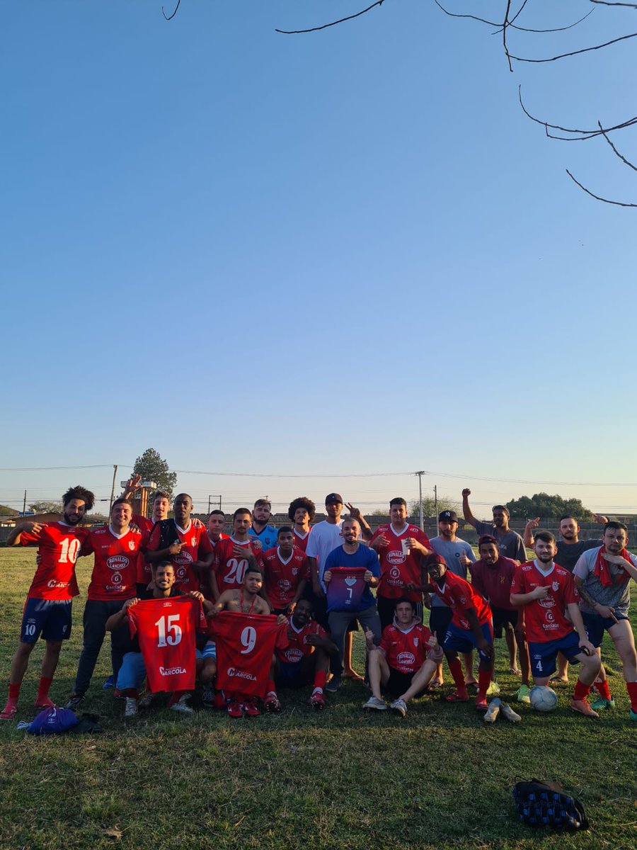 UnionSC1e's tweet photo. Hoje teve Union Sport Club em campo contra a equipe do Bar do Lu, conseguimos colocar a bola no chão e manter o ritmo de jogo ao nosso favor, logo após sair o terceiro gol, começou a confusão dentro de campo onde o juiz deu fim a partida! 

ZONA NORTE TEM DONO! 🦉💙❤️ https://t.co/f4OmorcF2k
