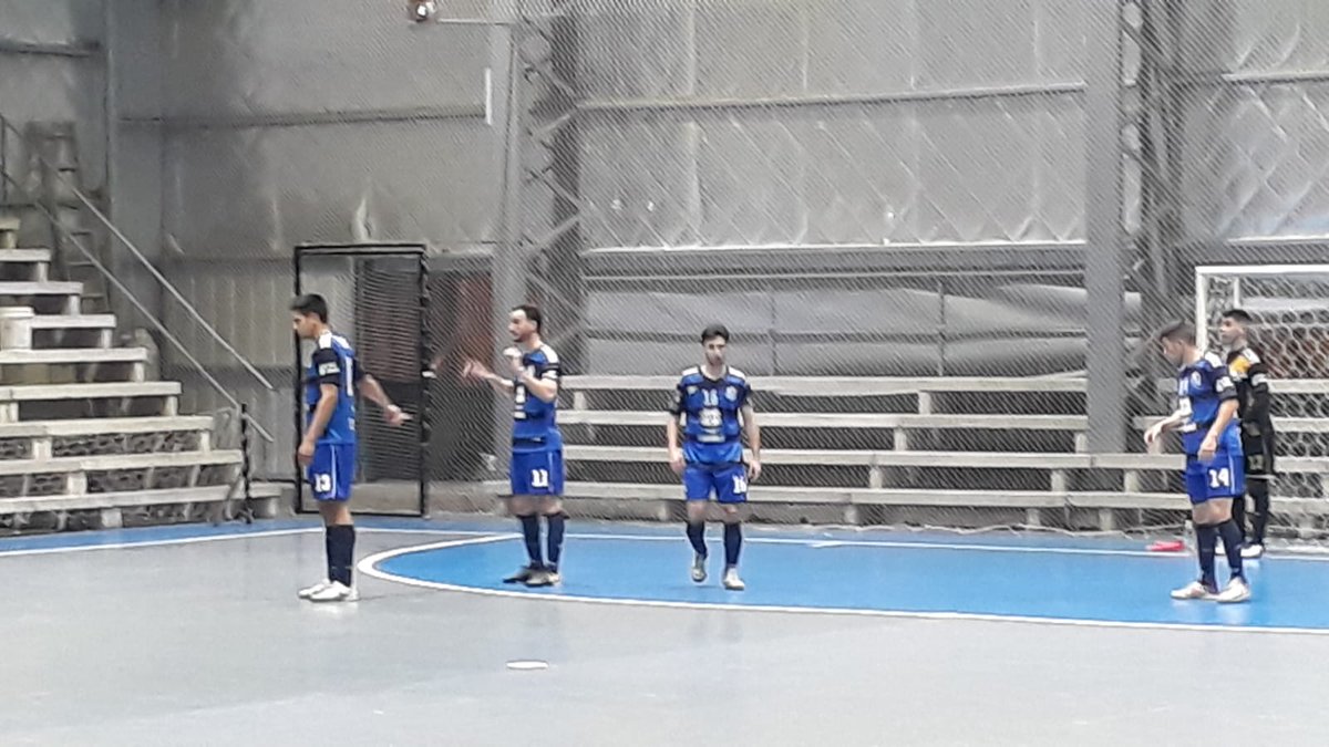 Restado parcial.
#CirculoPolicial 4 - 2 #Velez 
Seguilo en vivo por 👉 youtu.be/bYp7CjaUs5c