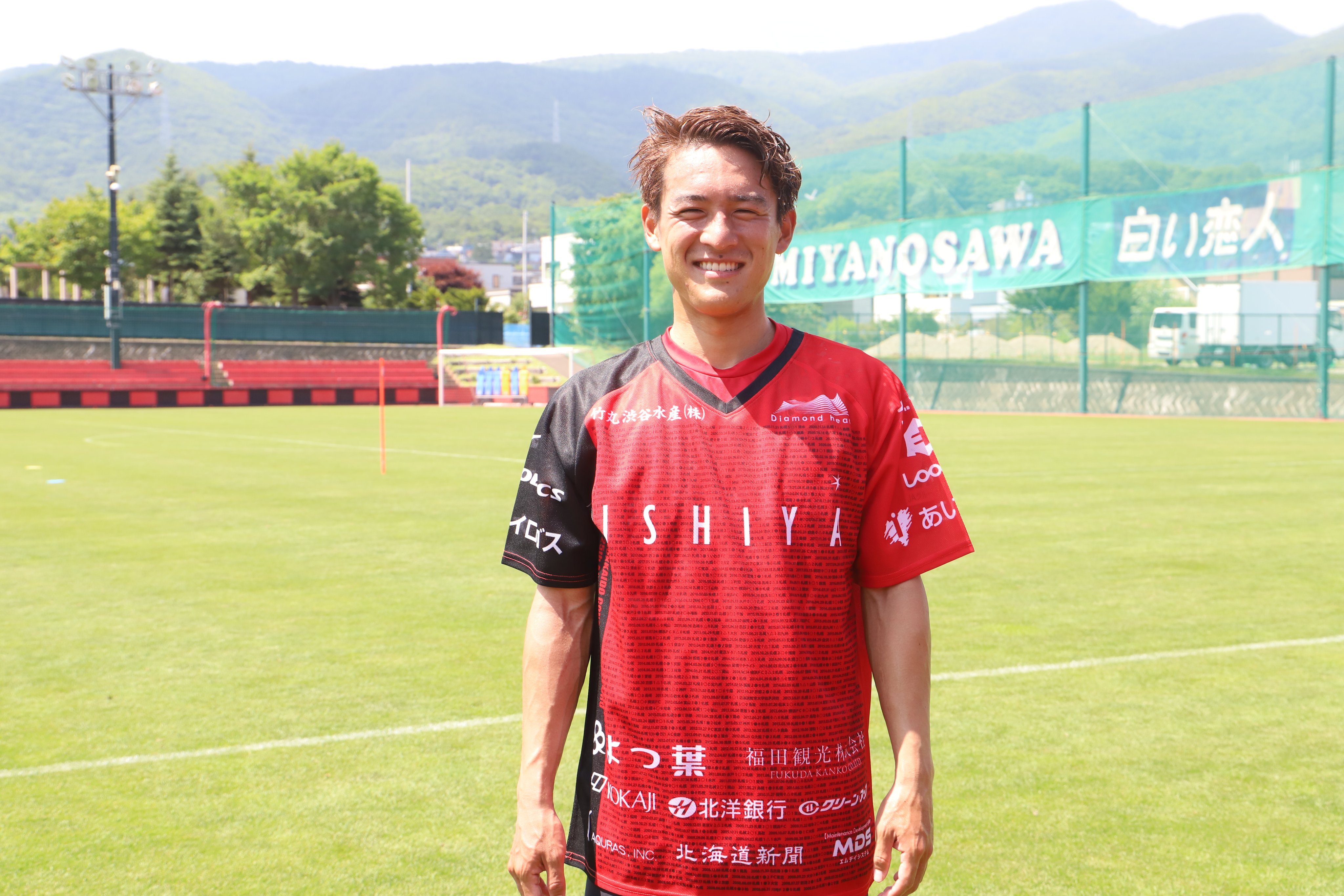 北海道コンサドーレ札幌公式 明日の 浦和レッズ 戦では来場者全員に 2 Sides T Shirt をプレゼント このtシャツには なんと 25年分の試合の対戦成績が記載されています 明日tシャツを手に入れた方は ぜひ見てみてください Consadole