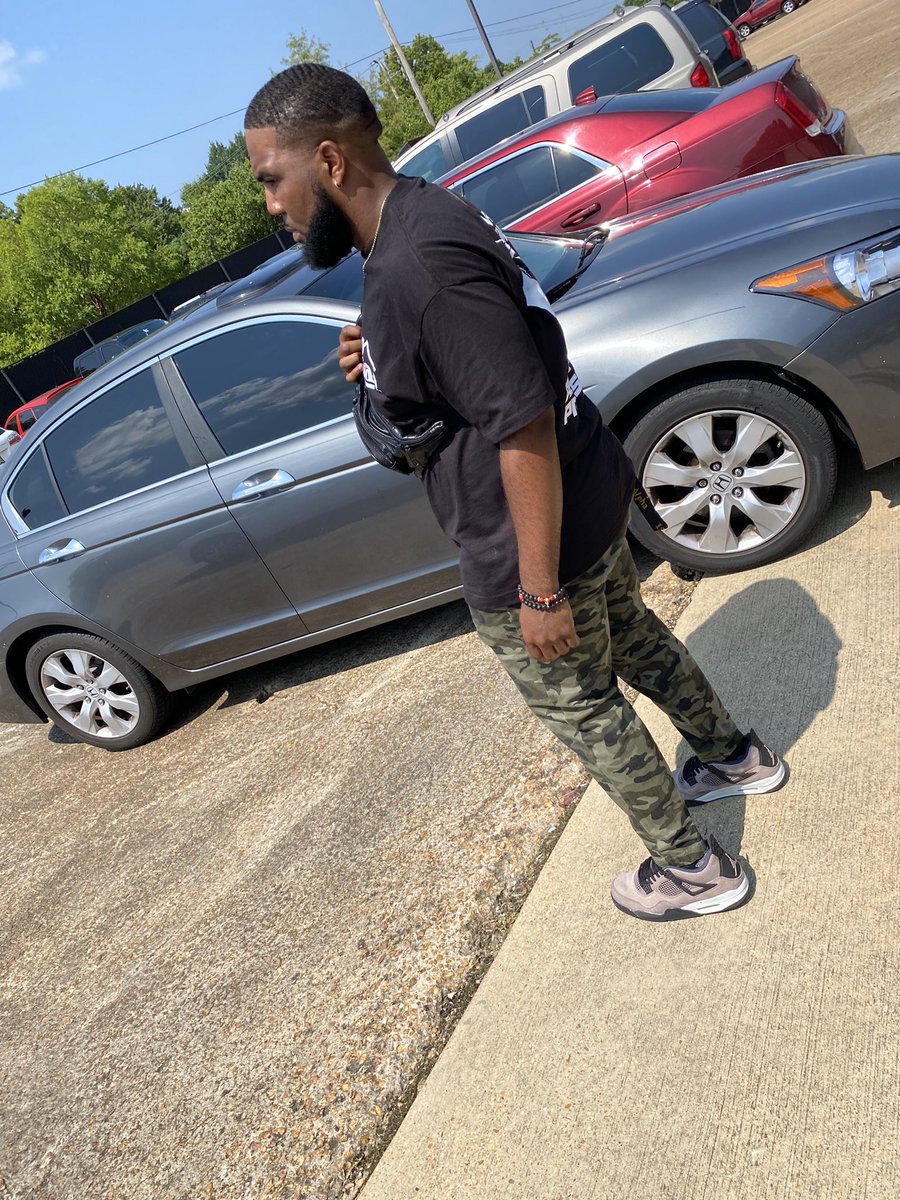 g🏚 tweet media